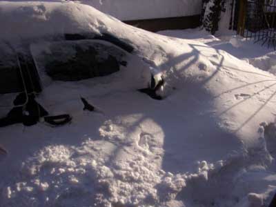 auto po sniegu