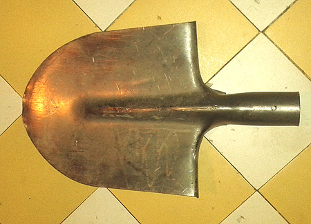 titaninis kastuvas - titanium spade or shovel