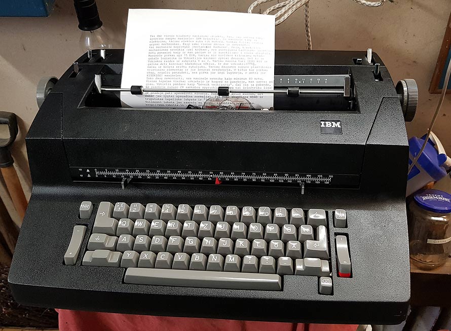 IBM Selectric typewrite rasymo masinele