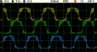 AVR trifazis generatorius