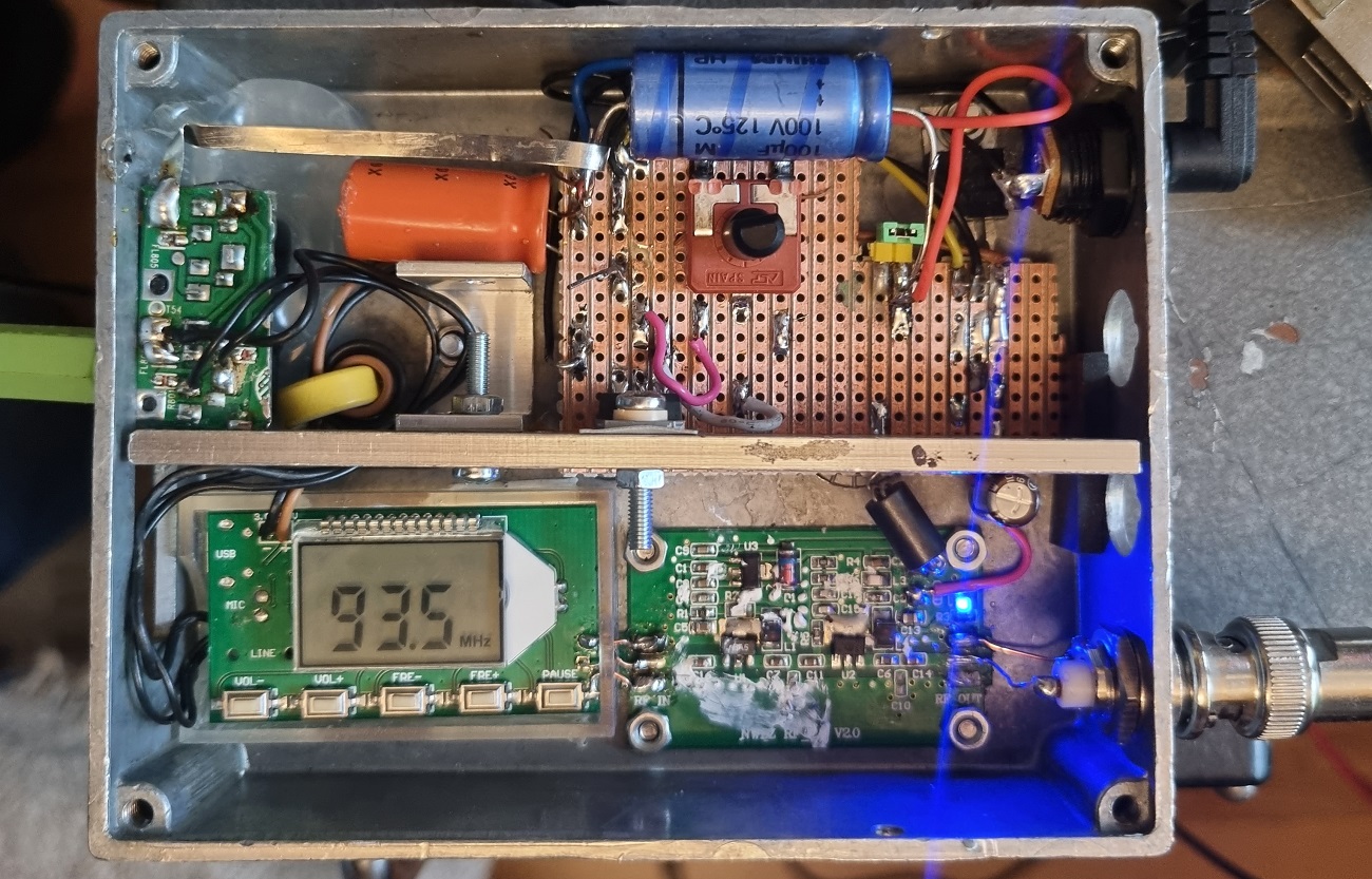 FM moduliatorius ir stiprintuvas